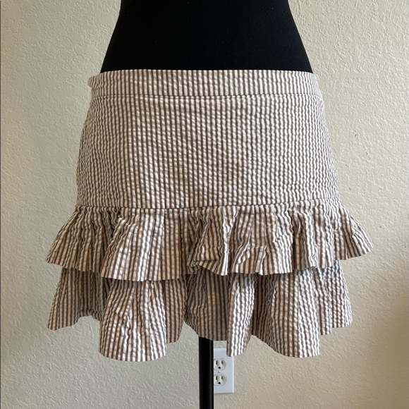 Cute BCBGMAXAZRIA Beige And White Striped Pleated Mini Skirt Size 8 - - Picture 3 of 7
